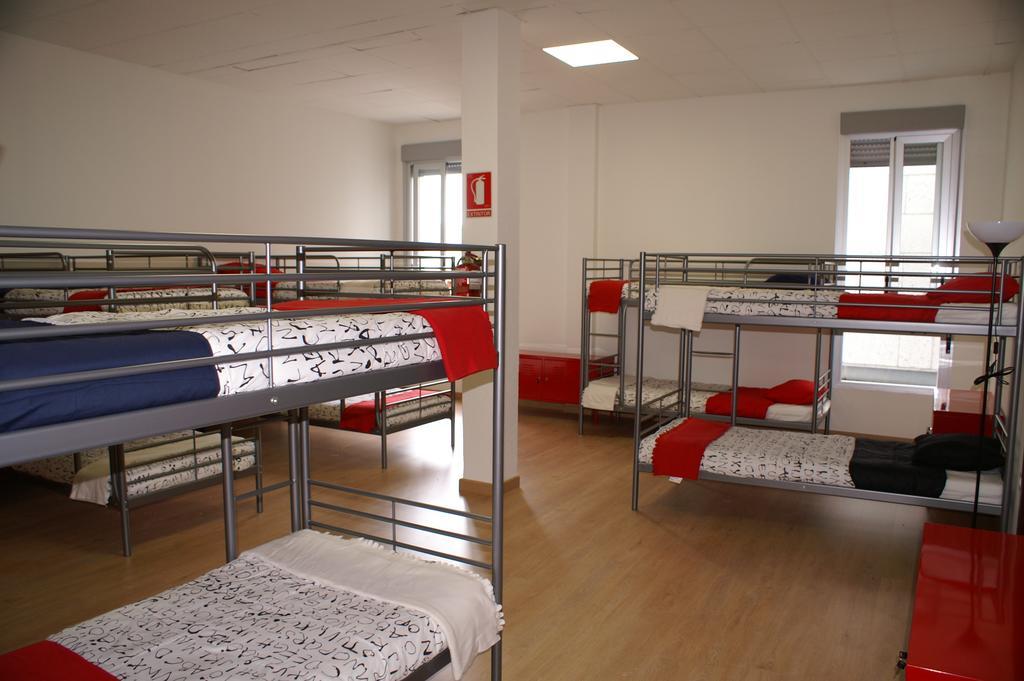 Grelo Hostel Ourense Rum bild